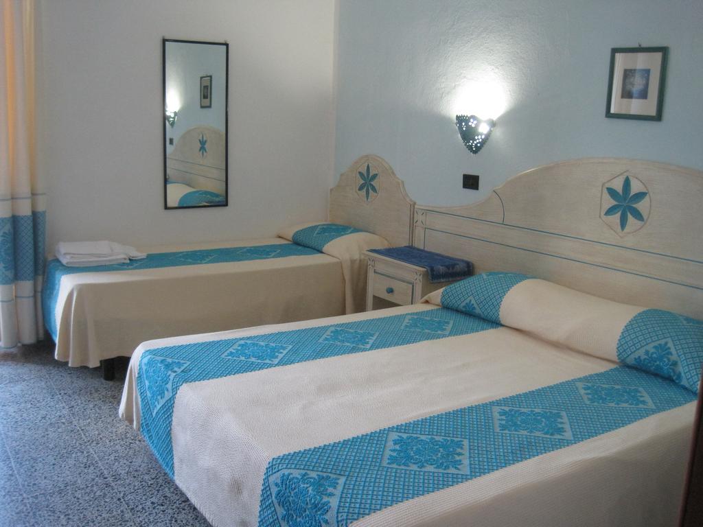 Hotel Moderno Santa Teresa Gallura Room photo